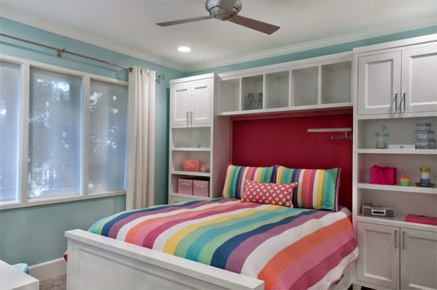 15 Smart Ways How To Decorate Your Home With Built Ins To Save Space 9 quarto adolescente moderno cama colorida 634x422 15 Smart Ways How To Decorate Your Home With Built Ins To Save Space