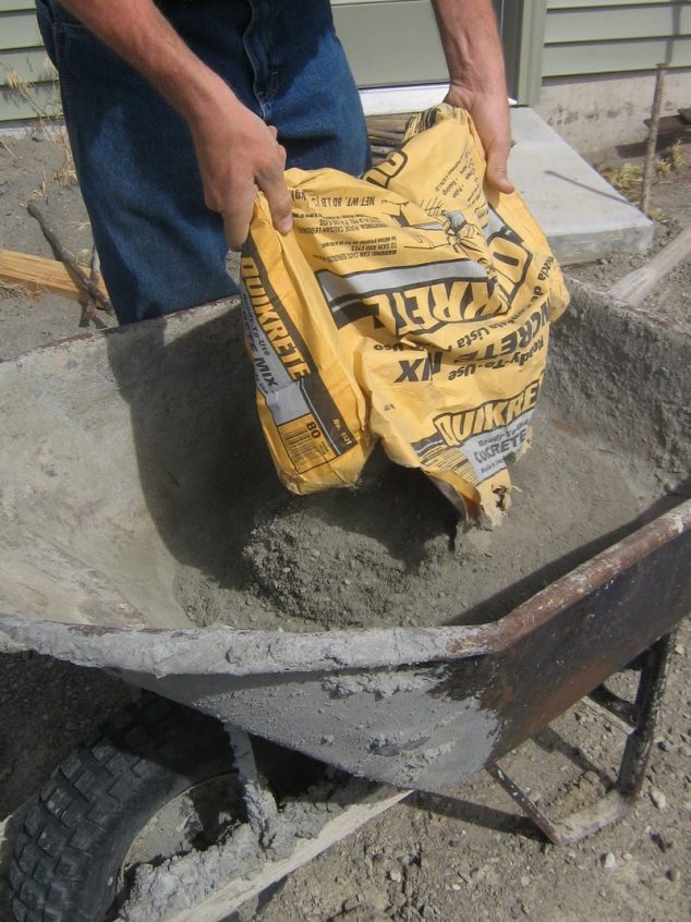 Useful Tips How to Make Cobble Stone Path for Beautifying the Outdoor Place DIY Cobble Stone Path4 634x846 Useful Tips How to Make Cobble Stone Path for Beautifying the Outdoor Place