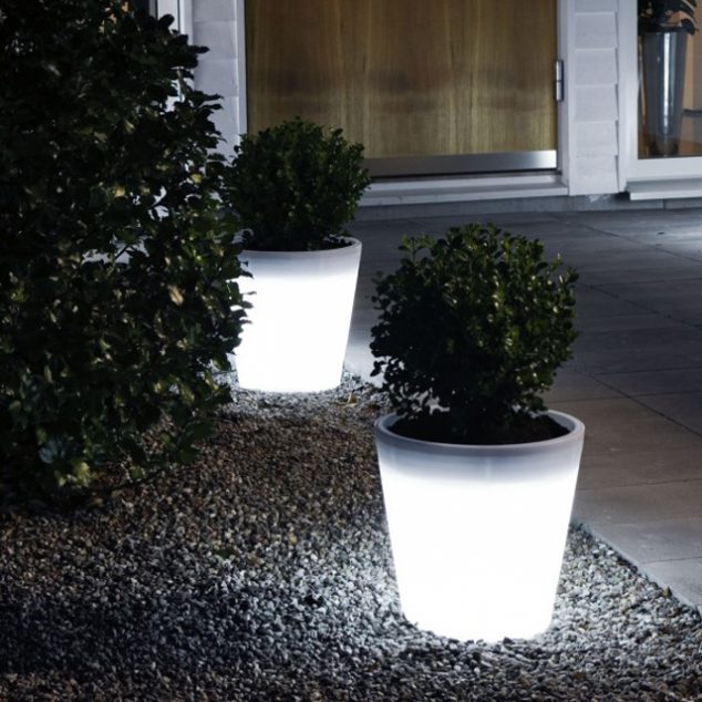 Led planter 634x634 15 Illuminated Planters That You Would Like To Have It In Your Outdoor Place