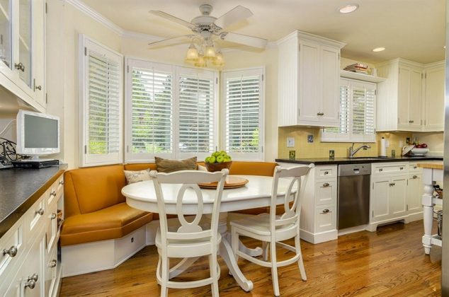 15 Smart Ways How To Decorate Your Home With Built Ins To Save Space Modern Bay Window Breakfast Nook Ideas 634x420 15 Smart Ways How To Decorate Your Home With Built Ins To Save Space