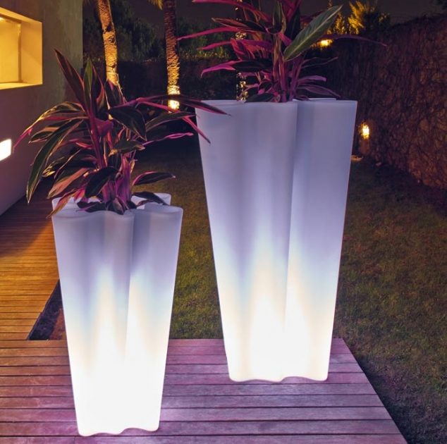 byebye02edited 634x630 15 Illuminated Planters That You Would Like To Have It In Your Outdoor Place