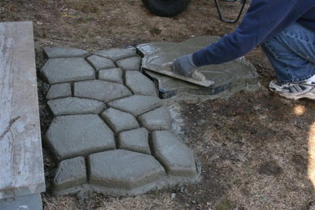 c03aa570fb75ac7b61ec1649416d5c2c 634x423 Useful Tips How to Make Cobble Stone Path for Beautifying the Outdoor Place