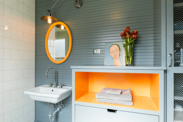 freshome color bathroom2 634x421 14 Small Bathroom Makeovers that Will Grab Your Attention