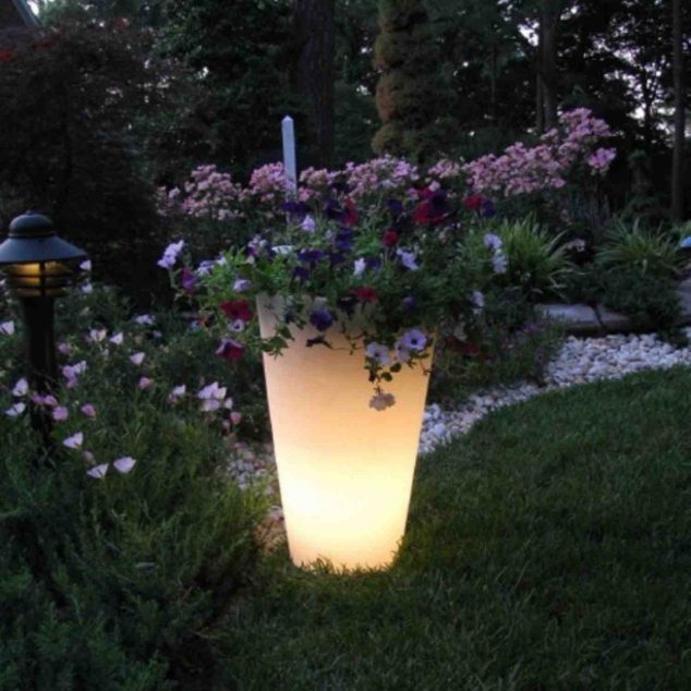 illuminated planters flower 634x634 15 Illuminated Planters That You Would Like To Have It In Your Outdoor Place
