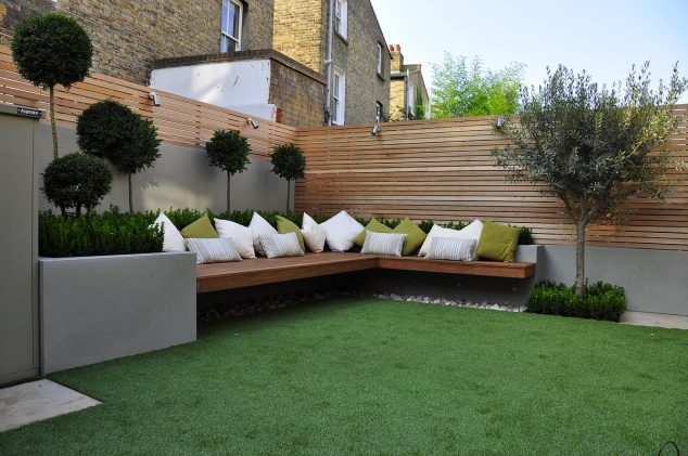 16 Trend setting Fence Panels for Making The Most Out of The Garden kunstgras in tuin 6 634x421 16 Trend setting Fence Panels for Making The Most Out of The Garden