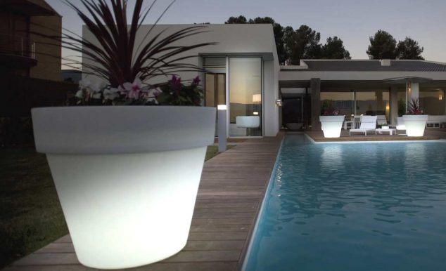 maceta llum 634x386 15 Illuminated Planters That You Would Like To Have It In Your Outdoor Place
