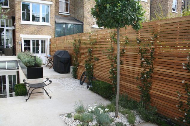 modern wooden fence with climbing flower plant feat white pebbles decor with metal bench in modern garden design 1080x720 634x423 15 Simple Landscape in The Front Yard Only For Your Eyes