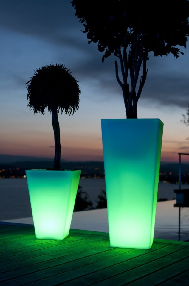 rumba 7 634x955 15 Illuminated Planters That You Would Like To Have It In Your Outdoor Place