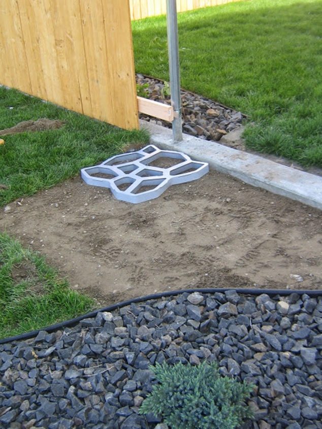 yard2011007 634x845 Useful Tips How to Make Cobble Stone Path for Beautifying the Outdoor Place