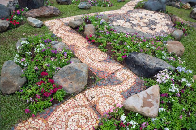25garden path 634x423 18 Incredible Pathways Design to Cheer up Your Garden Place