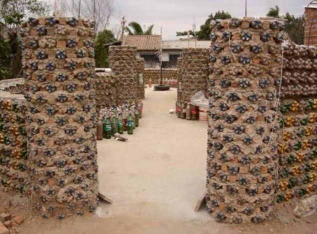 6 1 2 634x467 How to Build a House by Using Plastic Bottles