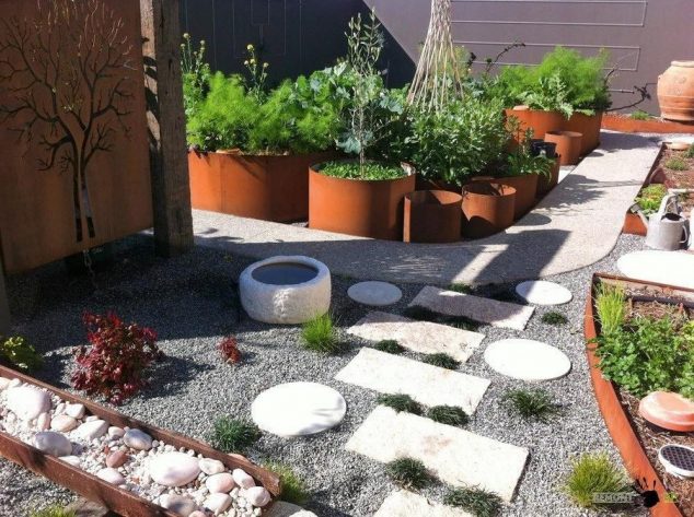 Astounding stone yard with pretty white stone path and pebbles also green plants decoration 634x473 15 Ideas for White Sensation in Garden Landscaping With White Pebbles