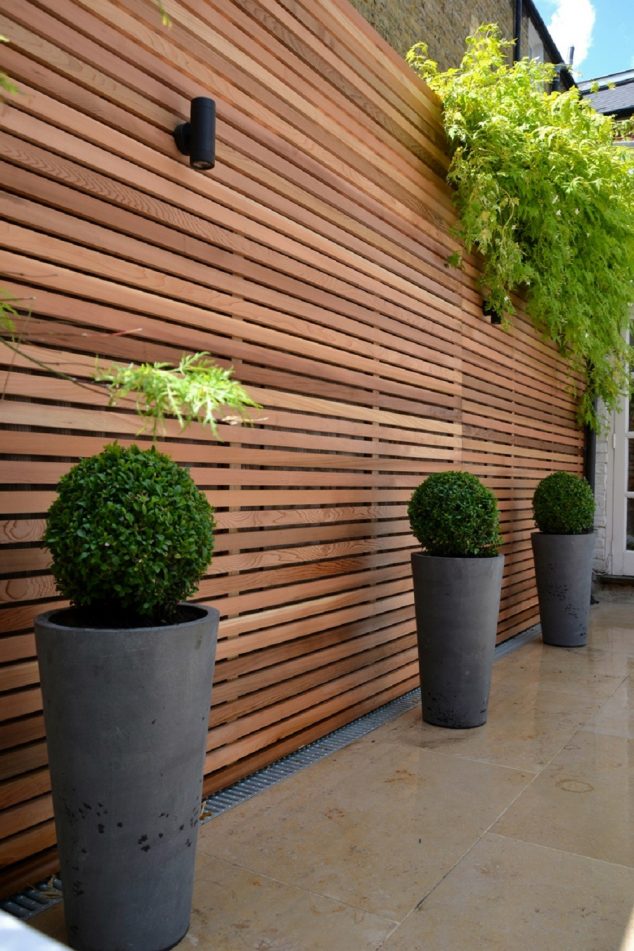 13 Startling Garden Walls That Youve Been Missing All The Time Ogrodzenie z drewnianych listw 1000x1500 634x951 13 Startling Garden Walls That Youve Been Missing All The Time