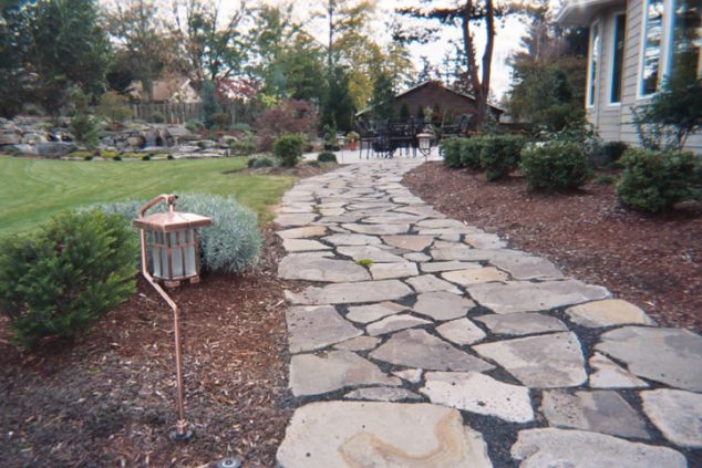 Solve the Puzzle: DIY Flagstone Walkway Tutorial For Inspiration Rustic Falls Flagstone Steps 4 634x423 Solve the Puzzle: DIY Flagstone Walkway Tutorial For Inspiration