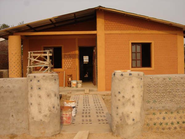 bottle house mexico 6 How to Build a House by Using Plastic Bottles