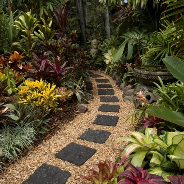 camino piedras losas cuadradas 634x633 18 Incredible Pathways Design to Cheer up Your Garden Place