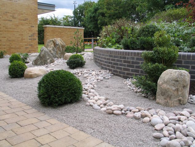 15 Ideas for White Sensation in Garden Landscaping With White Pebbles cobbles sbc hospice 634x476 15 Ideas for White Sensation in Garden Landscaping With White Pebbles