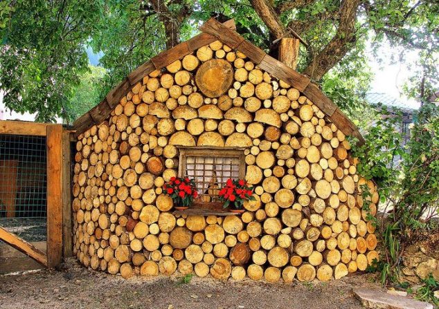 cordwood shed 634x447 Trend Alert: 13 Handmade Cord Wood Plans That are Worth for Seeing