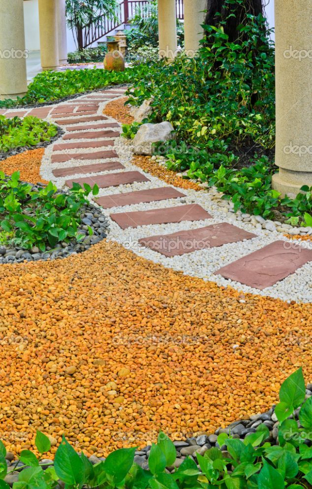 depositphotos 16017613 Natural stone walkway decorative 634x993 15 Ideas for White Sensation in Garden Landscaping With White Pebbles