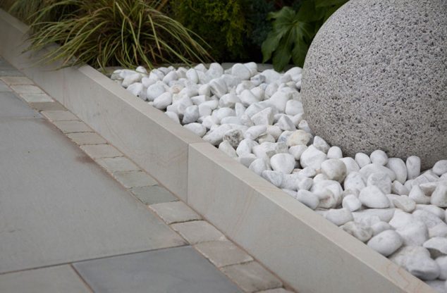 15 Ideas for White Sensation in Garden Landscaping With White Pebbles fairstone sawn stone garden borders 2 hz 634x416 15 Ideas for White Sensation in Garden Landscaping With White Pebbles