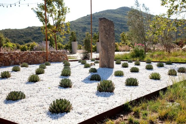 15 Ideas for White Sensation in Garden Landscaping With White Pebbles o 634x422 15 Ideas for White Sensation in Garden Landscaping With White Pebbles