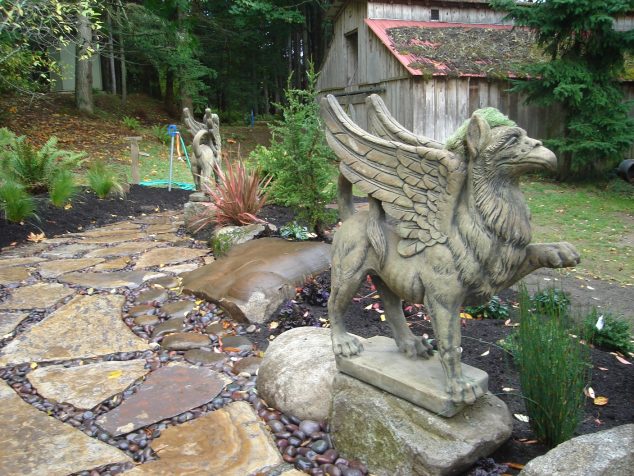 Solve the Puzzle: DIY Flagstone Walkway Tutorial For Inspiration patioinstallation7 634x476 Solve the Puzzle: DIY Flagstone Walkway Tutorial For Inspiration