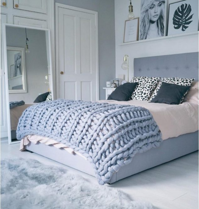 Creative DIY Knitted Giant Blanket of Wool For Cold Days CvMZMkNWgAAoLaI 634x667 Creative DIY Knitted Giant Blanket of Wool For Cold Days
