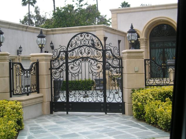 12 Modern Gate Design For Elegant Addition In Your Home architecture electric gate steel and metal design driveway iron home security wrought modern door front gate gates designs homes farm rod locks house designers ideas metal front gate design 634x474 12 Modern Gate Design For Elegant Addition In Your Home