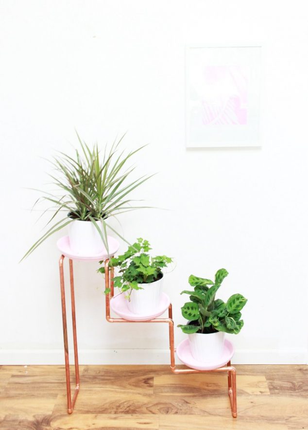 copperdiyplanter 634x884 13 Modern DIY Plant Stands That Will Boost Your Creativity