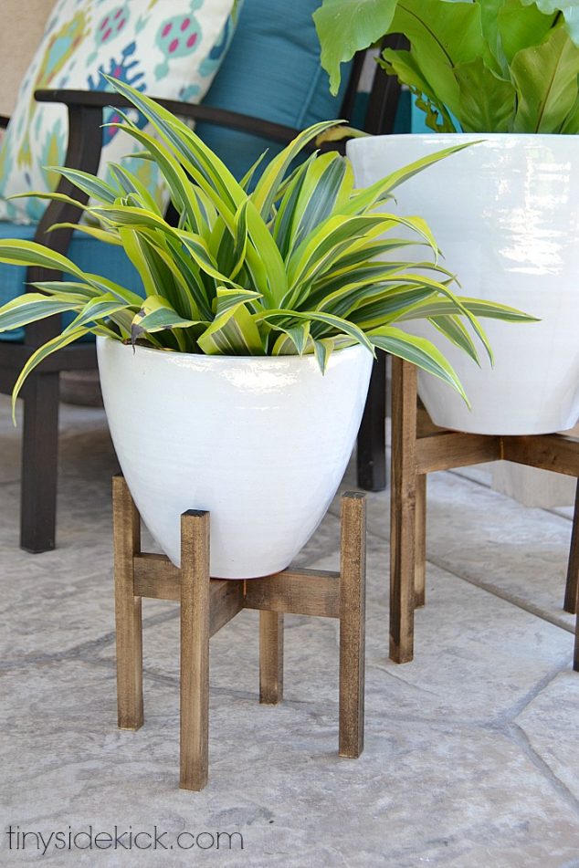 13 Modern DIY Plant Stands That Will Boost Your Creativity feature2092 634x951 13 Modern DIY Plant Stands That Will Boost Your Creativity