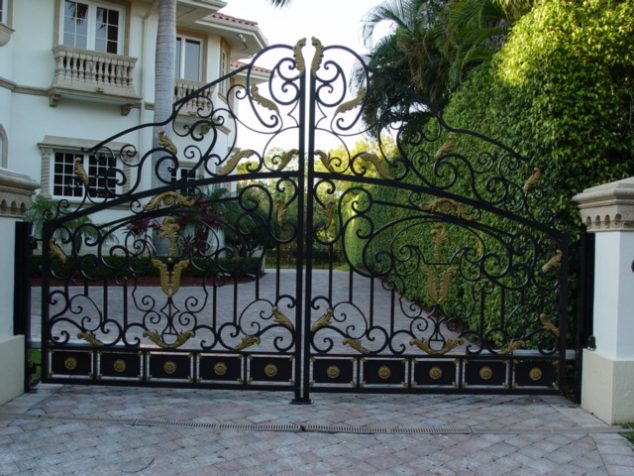 metal fence gate designs with affordableopeners 634x476 12 Modern Gate Design For Elegant Addition In Your Home