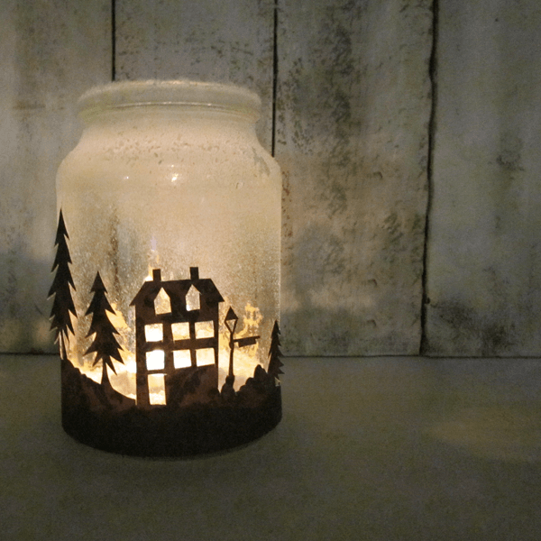 01 kak sdelat novogodnij podsvechnik iz banki 14 DIY Unforgettable Winter Candle Holders That Brings Happiness In The House