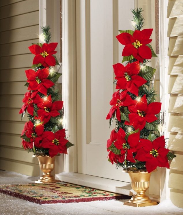 15 Sensational Christmas Front Door Decor With Lovely Red Poinsettias 11855473 f1024 634x747 15 Sensational Christmas Front Door Decor With Lovely Red Poinsettias