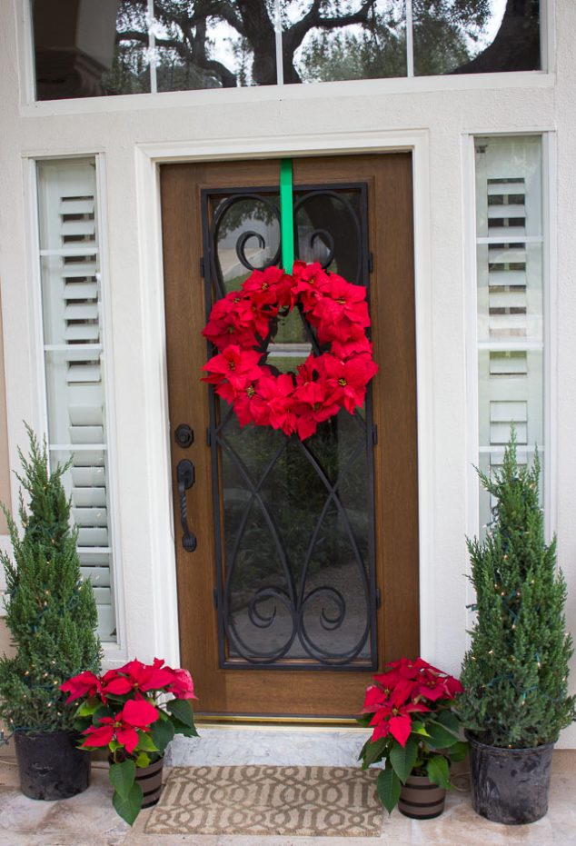 ChristmasWreath 10 634x931 15 Sensational Christmas Front Door Decor With Lovely Red Poinsettias