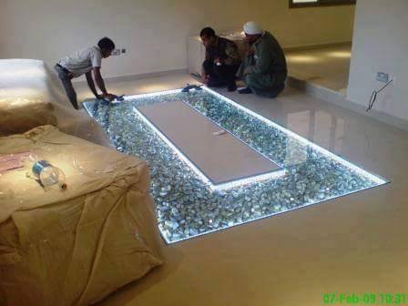 Decorating your floor with this creative river stone idea doityourselfhub 7 DIY Exciting Project For Adding Glass Flooring With Pebble in Your Perfect Home