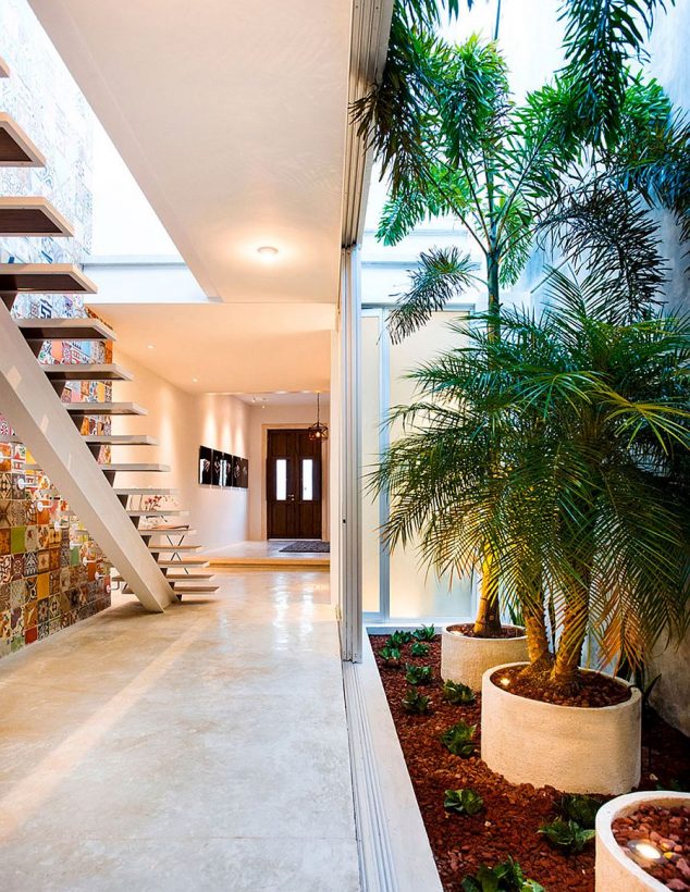 16 Awesome Under the Stairs Garden to Inspire You Double height indoor garden brings in natural ventilation and freshness 634x820 16 Awesome Under the Stairs Garden to Inspire You