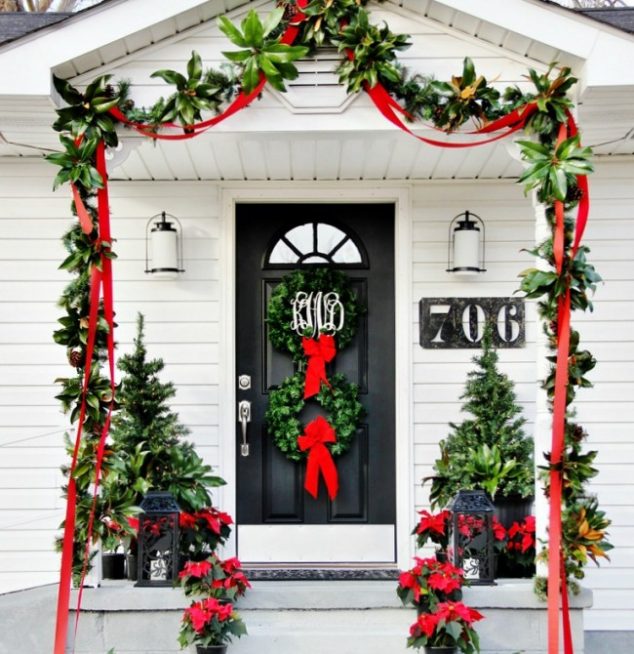 Thistlewood Farms e1448502878810 634x654 15 Sensational Christmas Front Door Decor With Lovely Red Poinsettias