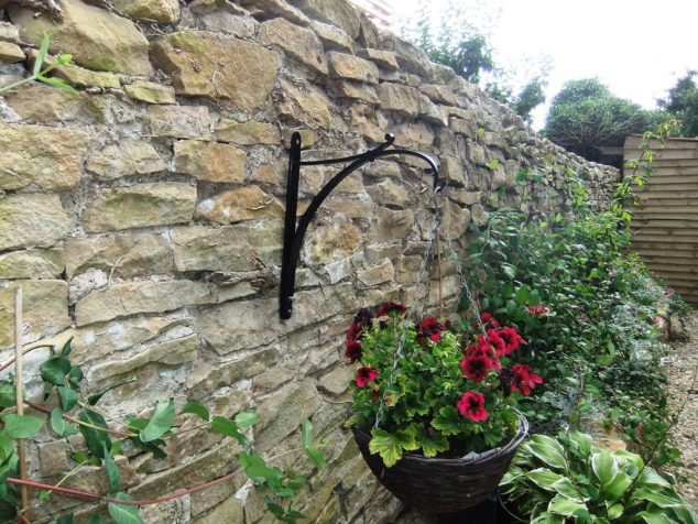 14 Superb Decorative Hanging Flower Pots for DIYers Traditionally made hanging basket bracket 4 634x476 14 Superb Decorative Hanging Flower Pots for DIYers