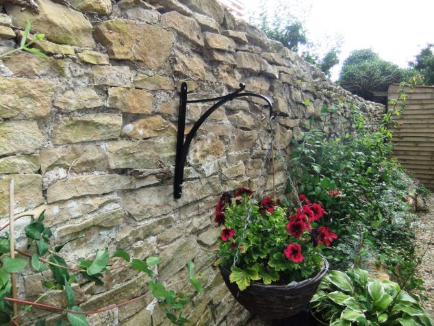 Traditionally made hanging basket bracket 4 634x476 14 Superb Decorative Hanging Flower Pots for DIYers