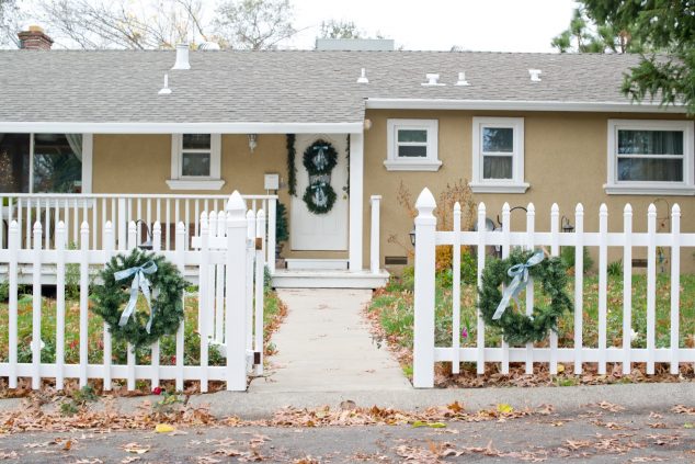 Unique Front yard picket fence ideas 634x423 15 Amazing House Fence Design to Leave you Speechless