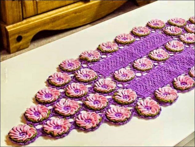 floral table runner crochet pattern free 634x479 17 Amazing Handmade Crochet Tablecloth to Blow Your Mind