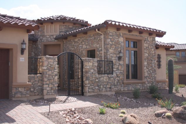 15 Amazing House Fence Design to Leave you Speechless img 5089 634x423 15 Amazing House Fence Design to Leave you Speechless