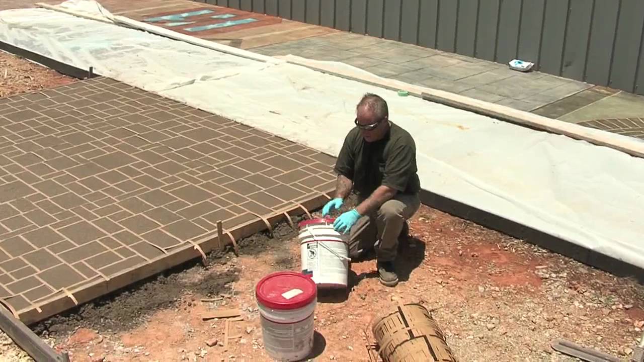 DIY Stunning Driveway Made of Painted Concrete Stone Stencil
