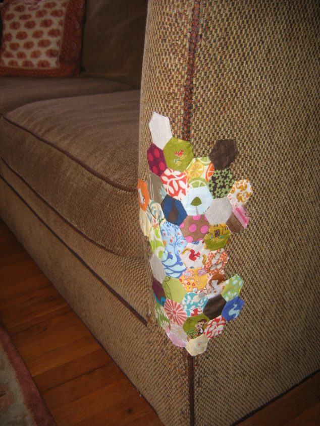 Fix Your Torn or Cat Scratched Couch With the Following 13 BOOM Ideas remont mebeli 634x845 Fix Your Torn or Cat Scratched Couch With the Following 13 BOOM Ideas