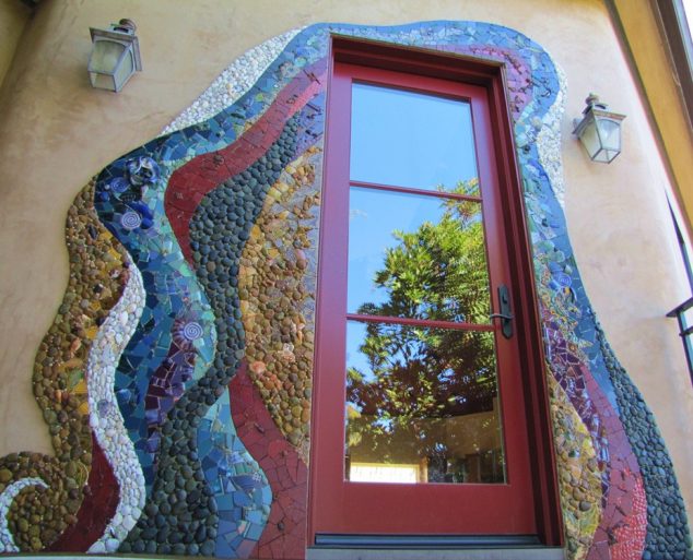 1 Organic wall mosaic 634x513 15 DIY Ideas About Mosaic Decor that Put a Spin on What Modern Means