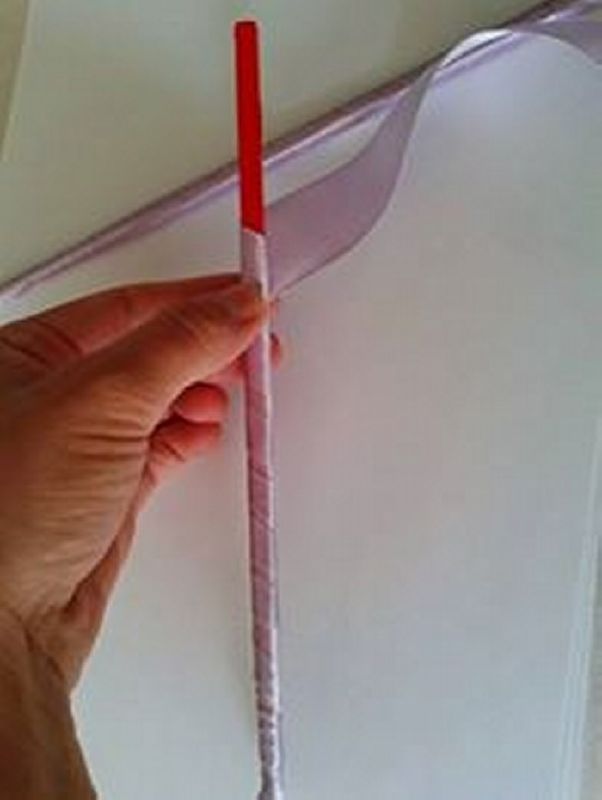 6475007 recycle old cds diy ta06ee87a Reuse the Old CDs To Make Curtain Knot In Creative Way