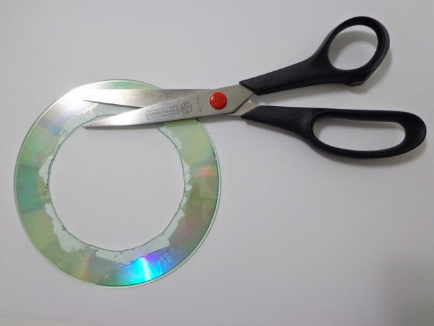 Reuse the Old CDs To Make Curtain Knot In Creative Way DSC01520. 634x476 Reuse the Old CDs To Make Curtain Knot In Creative Way