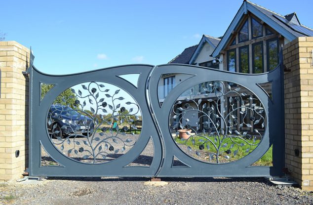 Drive gates metal rose 1 634x415 16 Awesome Gate Style That You Would Like to Copy