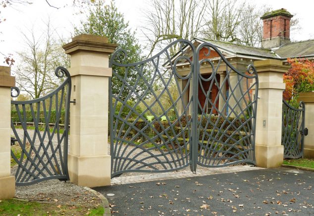 Gate Design Ideas Inspiring Large Front Gate with Awesome Concrete Columns Large Front Yard Minimalist House Beautiful Fence 634x437 16 Awesome Gate Style That You Would Like to Copy
