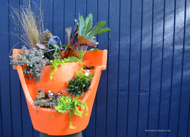 BUILD IT, dont buy it: DIY Broken Pot Fairy Garden Halloween Broken Pot Container Garden 634x457 BUILD IT, dont buy it: DIY Broken Pot Fairy Garden